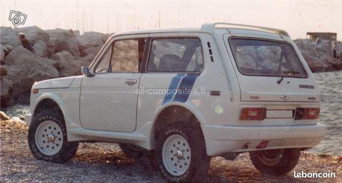 Lada Niva -- Pare-chocs jupe arrière